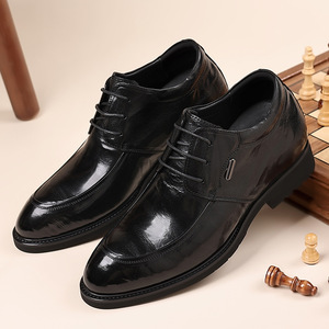 Spring new business heightening leather shoes for men, formal leather shoes in British style with pointed <b>toes</b>, black color. - Product Image 1