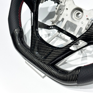 <span class=keywords><strong>Volante</strong></span> de Fibra de Carbono Brillante de Alta Calidad para <span class=keywords><strong>el</strong></span> Moderno Genesis Coupe, con Cuero Perforado y Franjas Rojas - Product Image 3