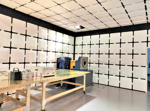 Chambre anéchoïque HUAMING conforme CISPR 25, 7Mx6Mx4M, avec plage de performance 26MHz-40GHz pour les tests EMC des composants automobiles et des véhicules électriques - Product Image 3