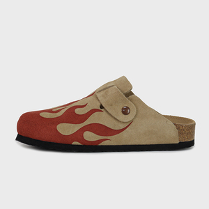Mules in morbida pelle scamosciata di vacchetta <span class=keywords><strong>con</strong></span> stampa fiamma rossa personalizzata, unisex, <span class=keywords><strong>con</strong></span> supporto plantare e suola in <span class=keywords><strong>sughero</strong></span>. - Product Image 3