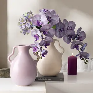 Керамическая ваза в стиле ретро