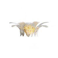 Applique murale de luxe en verre soufflé transparent en forme de fleur avec accent doré pour salon, chambre et hôtel