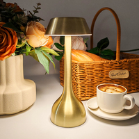 Lampe de table sans fil rechargeable en aluminium, étanche IP54, avec télécommande, design moderne, simple, écologique et élégant pour la décoration de chambre à coucher (vente en gros)