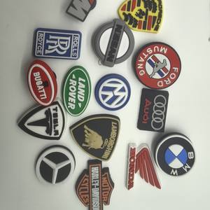 Accessori all'ingrosso del Pvc del fumetto fibbie di gomma di marca di lusso emblema Auto loghi scarpe ciondoli per zoccoli - Product Image 3