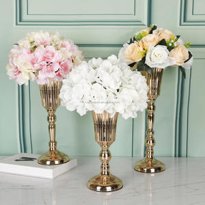 Venta al por mayor <span class=keywords><strong>de</strong></span> jarrones <span class=keywords><strong>de</strong></span> <span class=keywords><strong>flores</strong></span> <span class=keywords><strong>de</strong></span> trompeta <span class=keywords><strong>de</strong></span> metal dorado para bodas soporte <span class=keywords><strong>de</strong></span> <span class=keywords><strong>flores</strong></span> dorado para bodas piezas <span class=keywords><strong>de</strong></span> <span class=keywords><strong>centro</strong></span> Decoración <span class=keywords><strong>de</strong></span> mesa florero <span class=keywords><strong>de</strong></span> <span class=keywords><strong>flores</strong></span> - Product Image 1