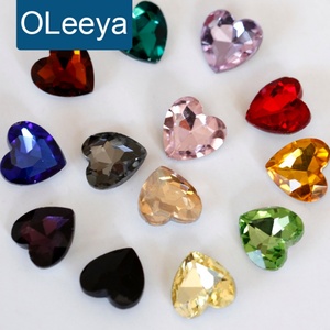 Strass en cristal de verre en forme de cœur Oleeya, strass lâches à dos pointu pour accessoires de décoration d'ongles - Product Image 1