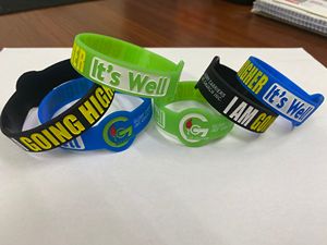 Impresión de logotipos deportivos personalizados y pulseras de silicona con relieve. - Product Image 6