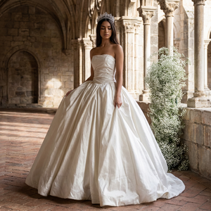 Robe de mariée moderne Nt18 avec traîne chapelle, appliques, longueur ras du sol, dos nu, design jupe de bal par for - Product Image 1