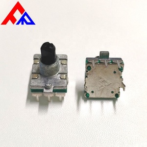 Encodeur rotatif EC16 3 broches vertical incrémental avec actionneur à extrémité ronde et broches de terminaison - Product Image 2