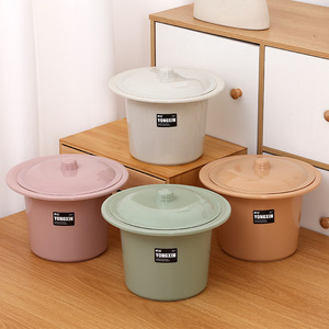 Urinario Redondo de Plástico Yongxin de 3L para Uso Doméstico y Hospitalario con Tapa - Product Image 1