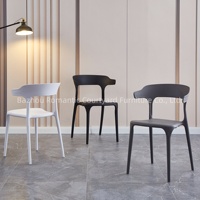 Chaise de salle à manger en plastique moderne et abordable de style nordique pour salle de bain, bureau à domicile et café