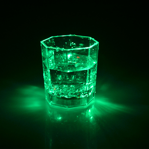 Benutzerdefinierte Logo Liquid Induction leuchtende blinkende Leuchte Achteckige Led Cup Glow In <span class=keywords><strong>The</strong></span> Dark - Product Image 2