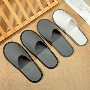 Pantoufles d'hôtel jetables non tissées personnalisées, pas chères, avec bandes colorées sur le bord et semelles antidérapantes, respirantes pour le voyage - Product Image 5