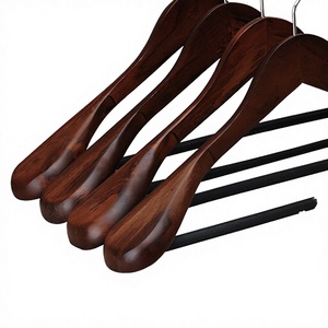 Perchas de madera marrón oscuro de alta gama para hotel, perchas antideslizantes para trajes de adultos, para tiendas de ropa, pantalones, bar, armario, baño, exterior - Product Image 3