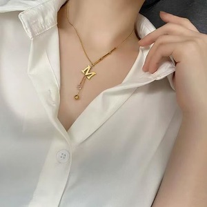 Elegante Collar de Acero Inoxidable con Colgante de Letra <span class=keywords><strong>M</strong></span> para Mujer, Estilo Hip Hop - Product Image 4