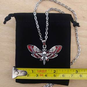 Collier ras du cou Y2K tendance, style gothique, avec pendentif crâne, ailes de mites et motif goutte de vernis rouge, plaqué or, bijoux punk pour femmes et hommes - Product Image 4