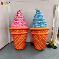 Cornet de crème glacée gonflable géant personnalisable avec impression couleur pour signalétique de pâtisserie et image de marque en centre commercial