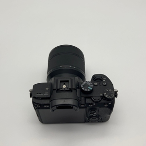 กล้อง <span class=keywords><strong>Sony</strong></span> <span class=keywords><strong>Alpha</strong></span> <span class=keywords><strong>7</strong></span> <span class=keywords><strong>III</strong></span> A7M3 ฟูลเฟรม พร้อมเลนส์ 28-70 มม. OSS ความละเอียด 24.2MP 4K HDR 693 AF ช่องใส่การ์ดคู่ ขายส่งจำนวนมาก - Product Image 5