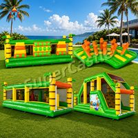 Parcours d'obstacles gonflable commercial sur le thème de la jungle avec mur d'escalade, toboggan et défis interactifs pour événements et divertissements