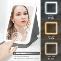 Portable Carré De Poche Pliable LED Miroir De Maquillage Écran Tactile USB Rechargeable Voyage Personnalisé Vente Chaude Trois Couleurs 182g