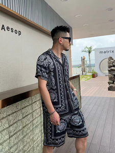 <span class=keywords><strong>Pigiama</strong></span> da <span class=keywords><strong>uomo</strong></span> in seta di lusso chiaro con fiori neri scuri <span class=keywords><strong>pantaloncini</strong></span> a maniche corte da notte da <span class=keywords><strong>uomo</strong></span> - Product Image 4