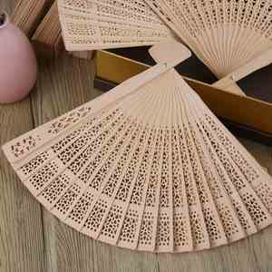 Abanico Plegable de Madera Grabado Personalizado de 8 Pulgadas, Abanico de Sándalo Tallado a Mano, Regalo para Invitados de Boda/Cumpleaños - Product Image 2