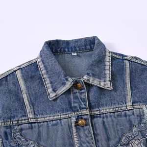 Veste en <span class=keywords><strong>jean</strong></span> vintage délavée pour <span class=keywords><strong>femme</strong></span>, coupe courte, ourlet effiloché, style streetwear, manteau en <span class=keywords><strong>jean</strong></span> bleu pour le printemps, vente en gros - Product Image 3