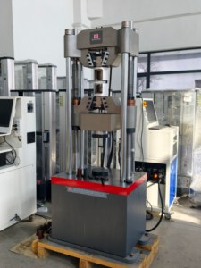 เครื่องทดสอบวัสดุอเนกประสงค์ในห้องปฏิบัติการ 600kN ได้รับการรับรองมาตรฐาน CE สำหรับการควบคุมคุณภาพ การทดสอบแรงดึงและแรงอัดของโลหะ - Product Image 3