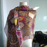 Vente en gros d'écharpes en coton prêtes à l'emploi 100% écharpes en coton et foulards motif de points feuilles écharpe accessoire de robe pour toutes les saisons
