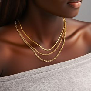 سلسلة عنق من الفولاذ المقاوم للصدأ مطلية بالذهب عيار 18 قيراط، بتصميم ملتوي على شكل حرف O، قابلة للتعديل، متوفرة بالجملة - Product Image 3