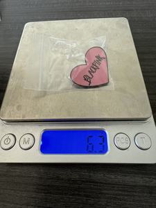 En gros, Broches en métal <span class=keywords><strong>BLACKPINK</strong></span> en forme de cœur émaillées, badges de groupe de filles coréennes, cadeaux de mode pour les fans de Kpop - Product Image 6