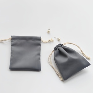 Bolsas de Algodón Gris Oscuro con Cordón - Embalaje Reciclable para Regalos y Almacenamiento con Logotipo Personalizado para Relojes - Product Image 6