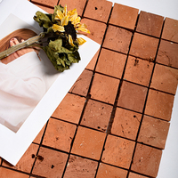 Mosaïque de briques d'argile à carreaux rouges modernes, résistante aux acides, technique de frittage pour la décoration murale. pour les hôtels, les restaurants, facile