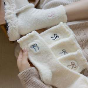 <span class=keywords><strong>Calzini</strong></span> Invernali da Donna 2025, Bianchi, Soffici, Spessi, Termici, con Fiocco Decorativo - Product Image 1