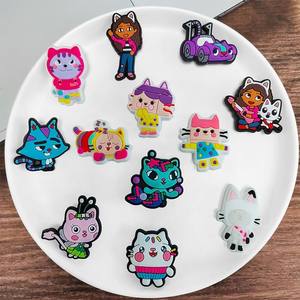 Venta al por mayor lindo <span class=keywords><strong>de</strong></span> dibujos animados <span class=keywords><strong>Gabby</strong></span> <span class=keywords><strong>Casa</strong></span> <span class=keywords><strong>de</strong></span> juguete <span class=keywords><strong>accesorios</strong></span> desmontable DIY gato PVC Zueco encanto estilo bloqueado zapatos decoraciones para zapatos - Product Image 4