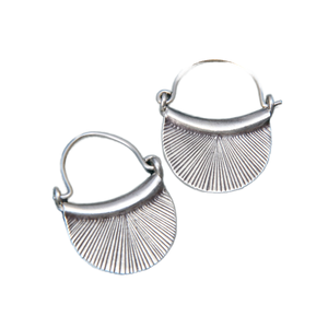 Pendientes de aro vintage de plata de ley 925 para mujer, estilo minimalista, ligeros y bohemios. - Product Image 1