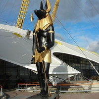 Große Dekorative Antike Ägyptische Bronze-Anubis-Statuen für den Außenbereich zum Verkauf