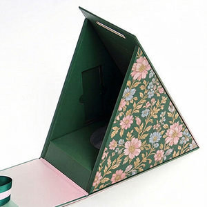Empaque de Forma Única para Velas Cosméticas OEM, Caja Triangular - Product Image 1