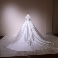 Robe de mariée de luxe 3787, style robe de bal, épaules dénudées, en satin drapé, manches longues en dentelle, dos lacé, grandes tailles, sur mesure, vente en gros