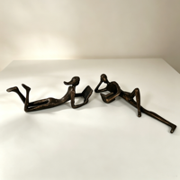 Statue de couple abstrait lisant un livre, figurine en fer massif faite à la main, décoration de bureau à domicile, sculpture romantique d'amoureux lisant, cadeau