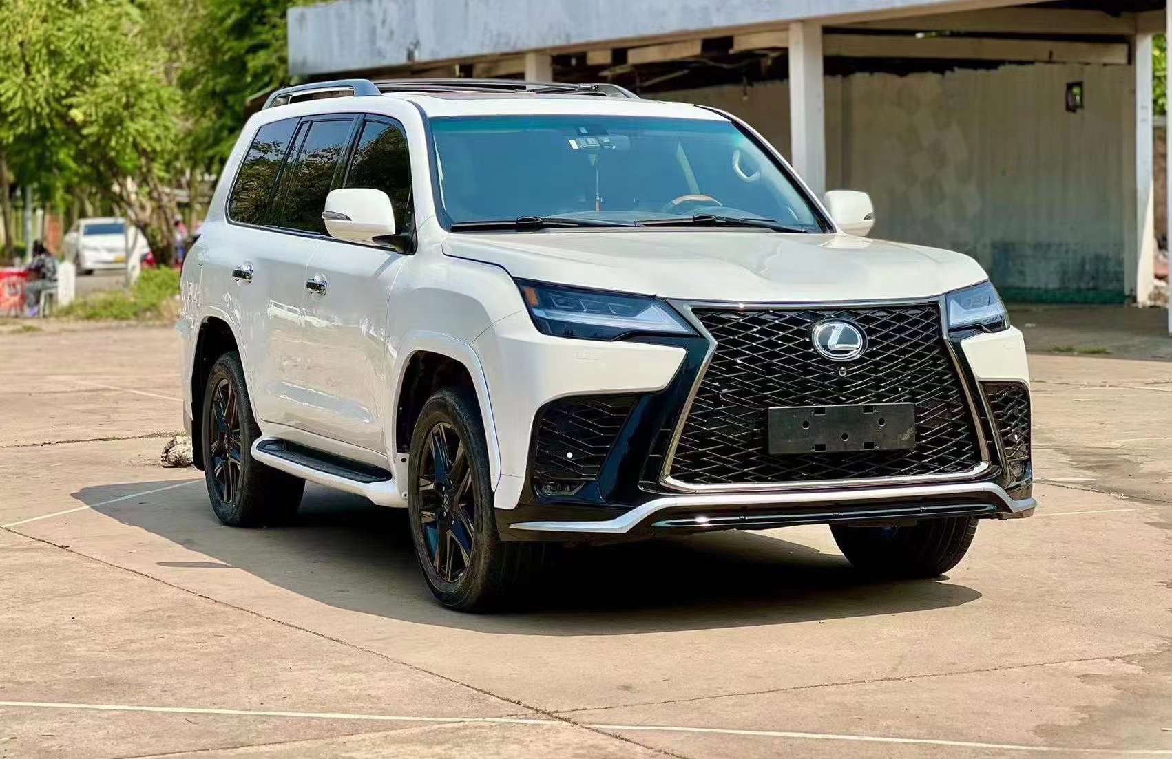 Runde Faceliftインテリア & エクステリアキット2008-2015 Lexus LX570