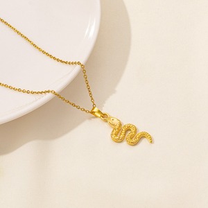 Collier <span class=keywords><strong>Serpent</strong></span> en Acier Inoxydable 304 Doré avec Écailles Gaufrées, Motif Animal Sauvage Cobra, pour Hommes et Femmes, Ensemble de Bijoux Pendentif Unisexe - Product Image 5