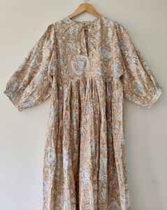 ชุดเดรสมิดิผ้าฝ้ายผ้าก๊อซพิมพ์ลายดอกไม้ชุดเดรสคอลึกสำหรับฤดูร้อนทำมือโบฮีเมียนนุ่มสบายสวมใส่ได้ทุกวัน - Product Image 3