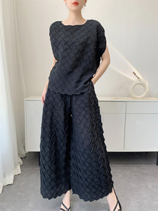 PY 2026 Lightweight Breathable Miyake Pleated Solid <b>Blazer</b> Casual Zipper Co-Ord <b>Set</b> Western Clothing Women Bulk Wholesale Online - Product Image 2