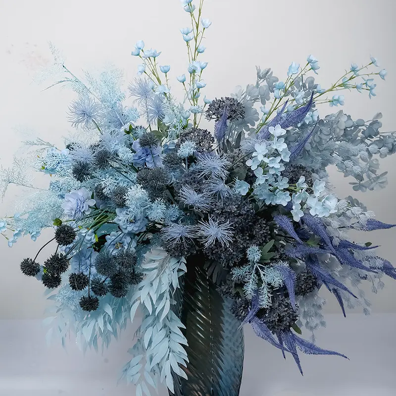 Yüksek kaliteli Smog mavi centerpiece çiçek düğün salonu için yumuşak kıyafet düğün düzenlenmiş güller yapay lacivert şakayık çiçekleri