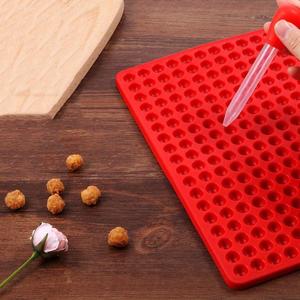 Moules à bonbons en silicone à 468 cavités, plaque de cuisson ronde, moules à chocolat mini carrés à 126 cavités - Friandises pour chien pour l'entraînement des chiots - Product Image 6