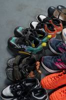 S04 Acheter en balles de chaussures d'occasion propres et colorées pour enfants pour l'été, le printemps et l'automne, chaussures mixtes pour enfants usagées, vente en gros