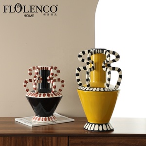 Urnes décoratives Flolenco Bold Color Block peintes à la main avec des rayures, poignée en boucle torsadée, <span class=keywords><strong>vase</strong></span> en céramique <span class=keywords><strong>pour</strong></span> une décoration minimaliste - Product Image 1