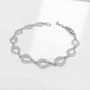 สร้อยข้อมือเงินแท้ 925 ลายใบโคลเวอร์ สำหรับผู้หญิง แฟชั่นสไตล์ตะวันตก เรียบหรู ชุบทอง 14k 18k - Product Image 1