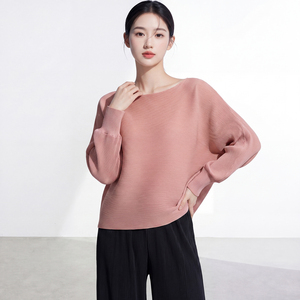 เสื้อยืดโอเวอร์ไซส์ทรงหลวม แขนยาว คอโอ สำหรับผู้หญิง ยี่ห้อมิยาเกะ ผ้าทอสีพื้น ระบายอากาศได้ดี ผลิตจากโพลีเอสเตอร์ที่เป็นมิตรกับสิ่งแวดล้อม - Product Image 2